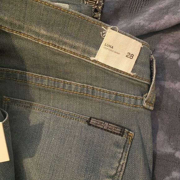 Brand New w Tags Hudson jeans Luna size 28 with beautiful details - Picture 3 of 6